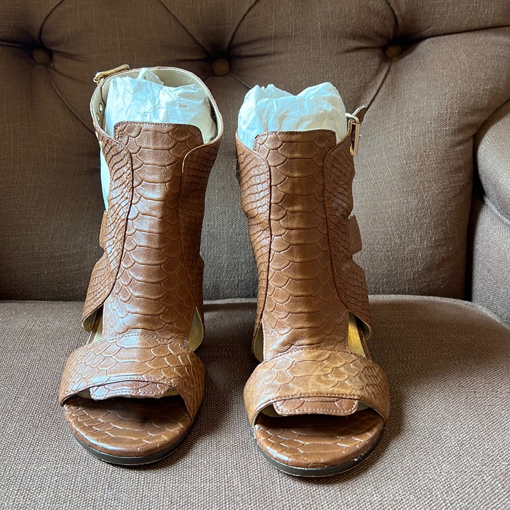 Stuart Weitzman Light Brown Heel Sandals Size 8 1/2 M